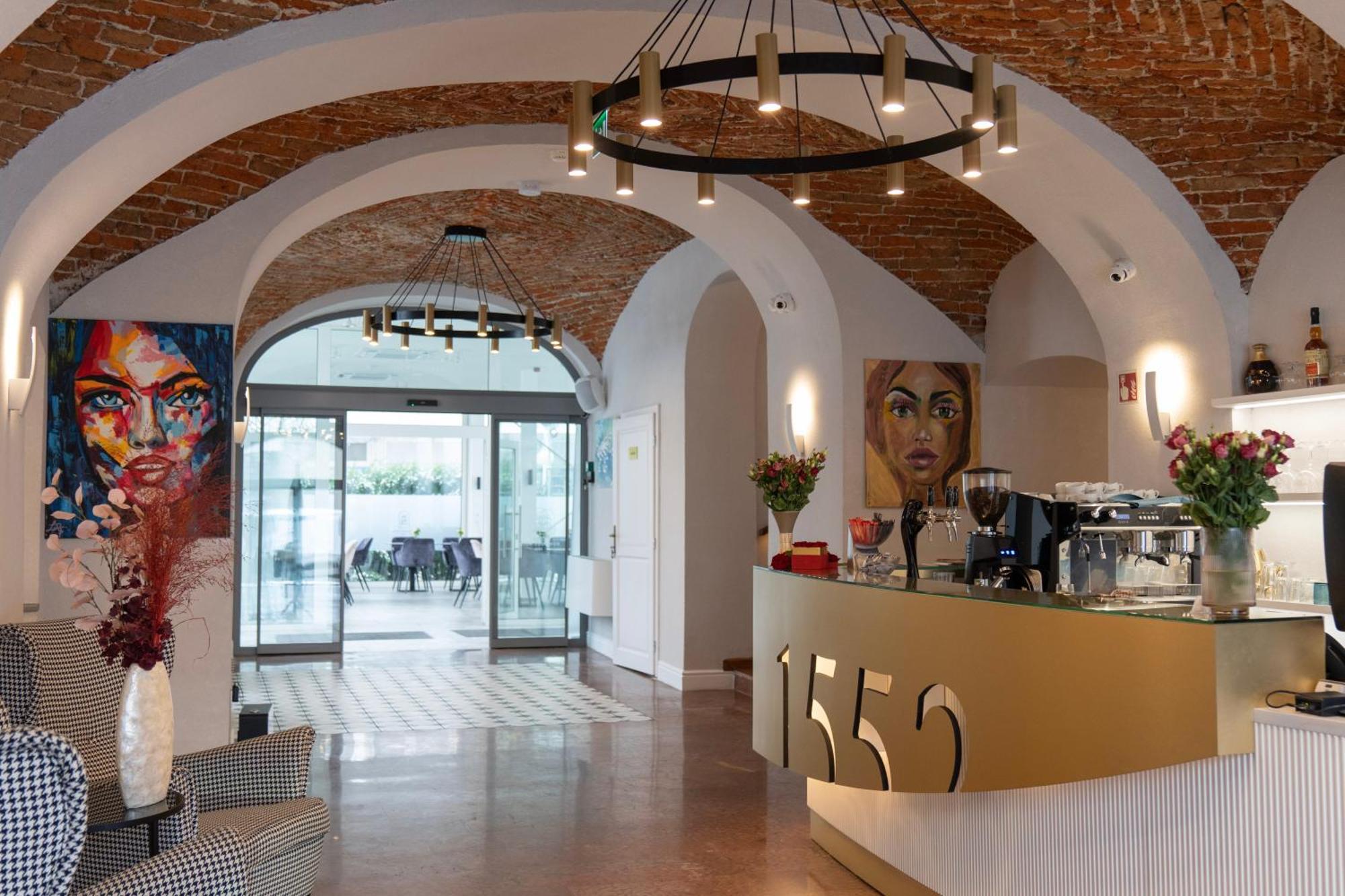 1552 Boutique Hotel Eger Exterior photo